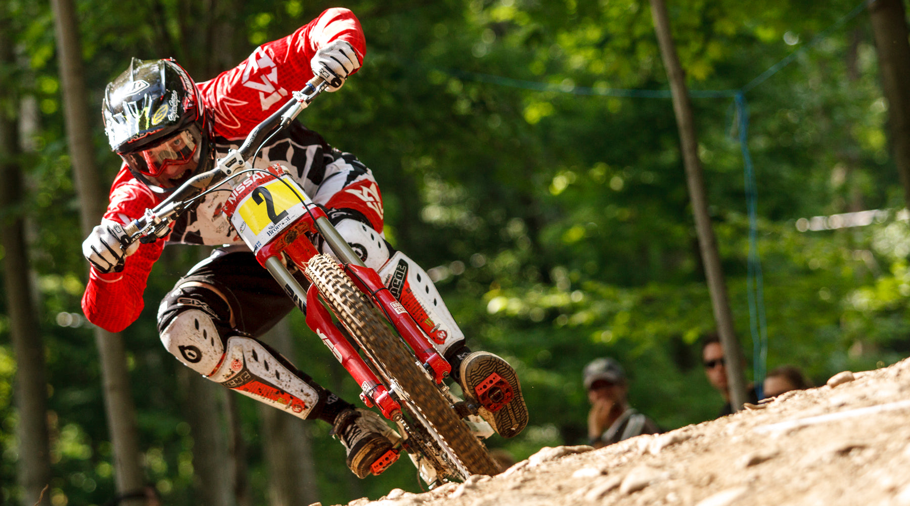 Steve Peat racing the downhill world cup at Bromont, Canada, in 2009. Photo © Sven Martin